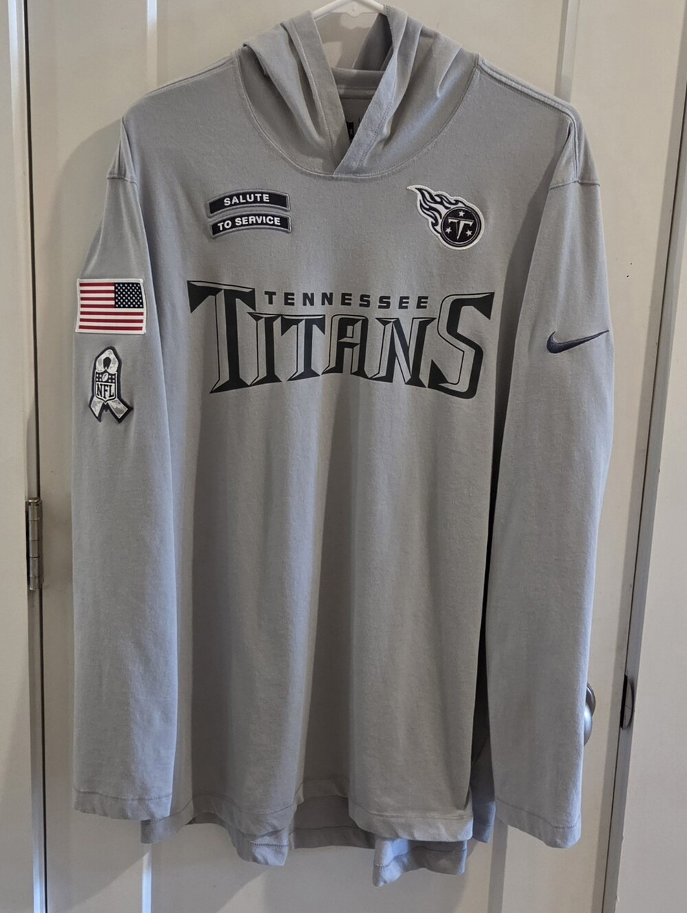 Nike NFL Salute to Service Tennessee Titans Performance Hoodie - Size XL - Grey